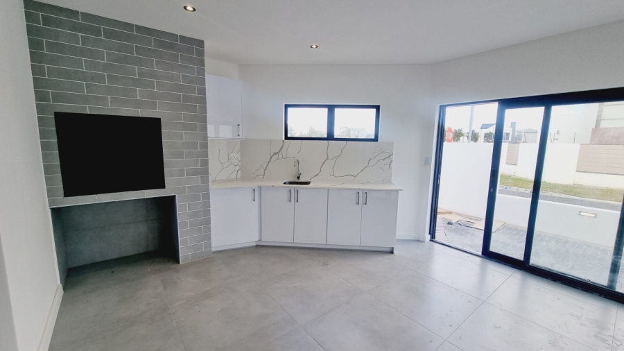 4 Bedroom Property for Sale in Parklands North Western Cape